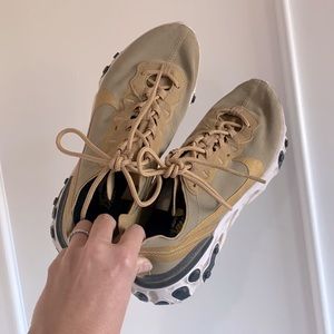Nike React Element 55
Metallic Gold
